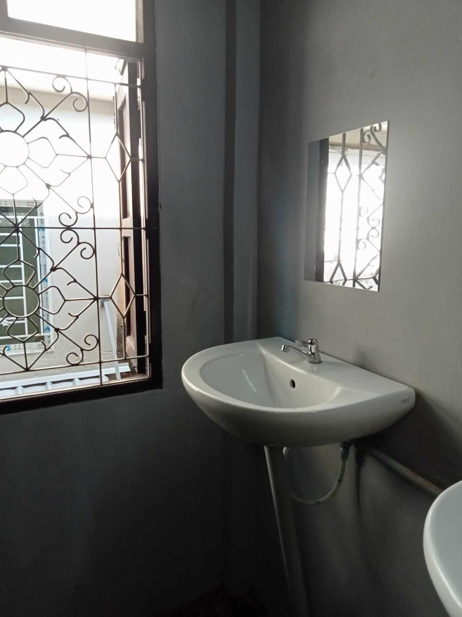 曼谷Bang Lumphu House&Bistro公寓 外观 照片