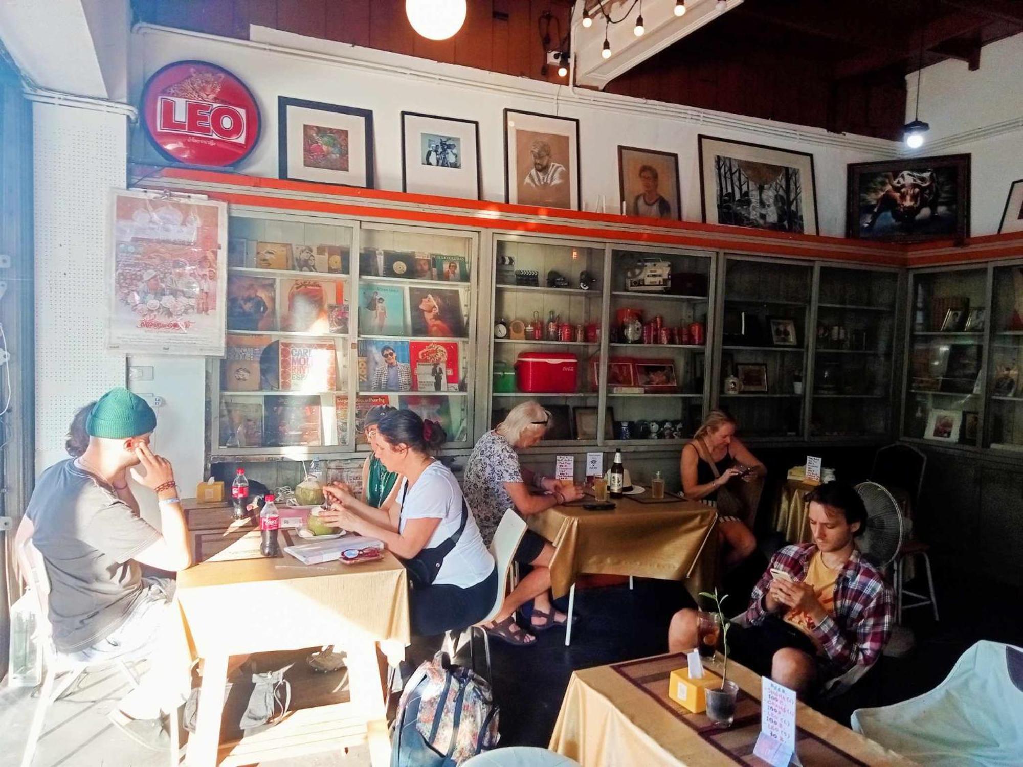 曼谷Bang Lumphu House&Bistro公寓 外观 照片